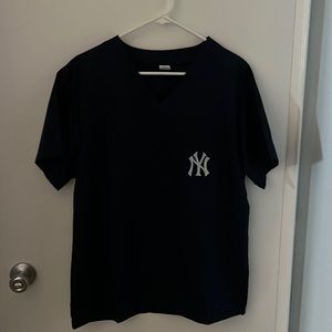 Yankees adult medium scrub top v neck